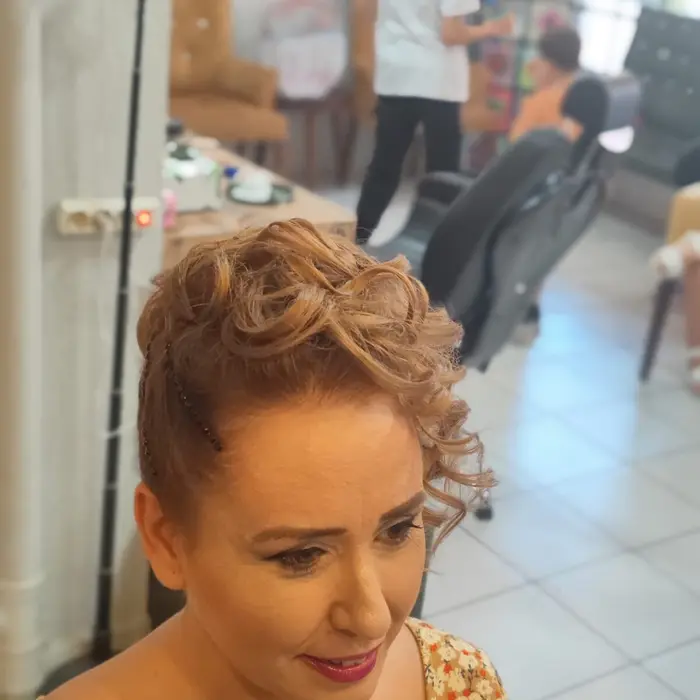 Ödemiş'te saç rengi ve ton uyumu uygulaması — Cansu Bayan Kuaförü (17)